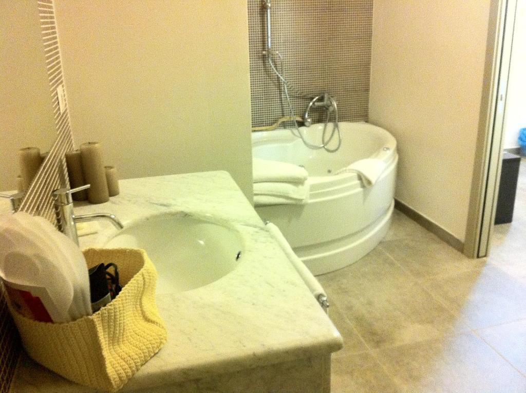 Hotel Bcomfort Cagliari Zimmer foto
