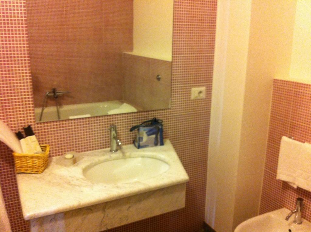 Hotel Bcomfort Cagliari Zimmer foto